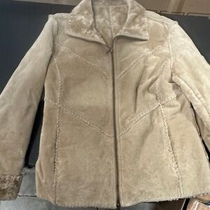 Maurice’s Tan Genuine Suade leather coat w/ fur collar and sleeve accents size L